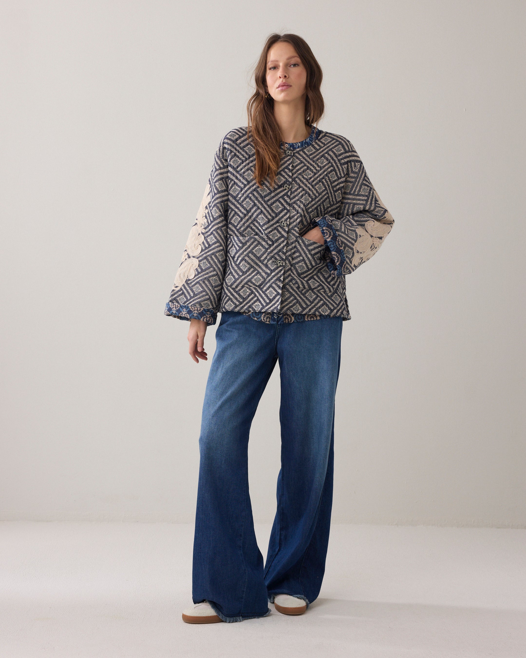 Reversible jasje met borduur