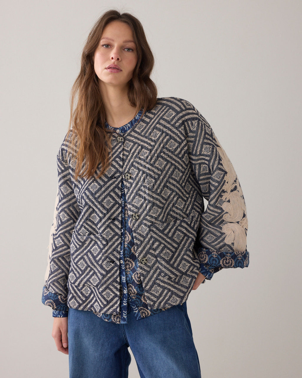 Reversible jasje met borduur