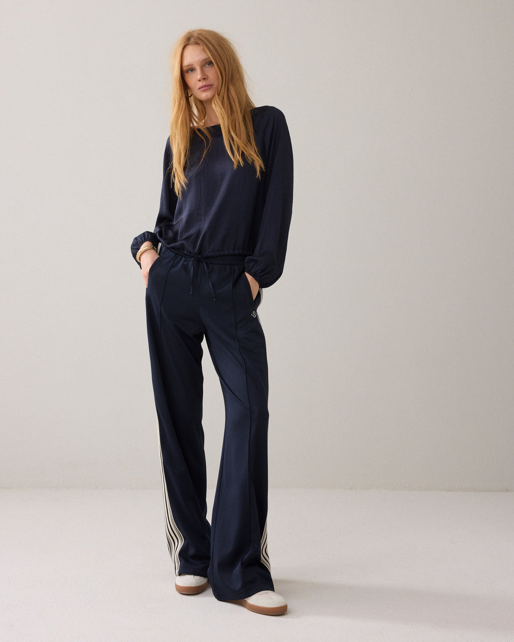Silky top met boothals